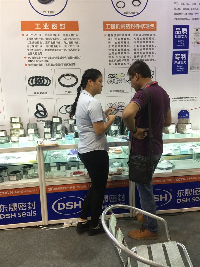 當(dāng)然，也有不少的國外客戶啦！